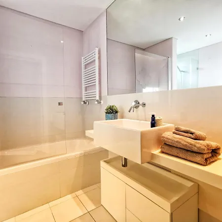 Bom Dia Parque Nacoes Lisboax Лиссабон