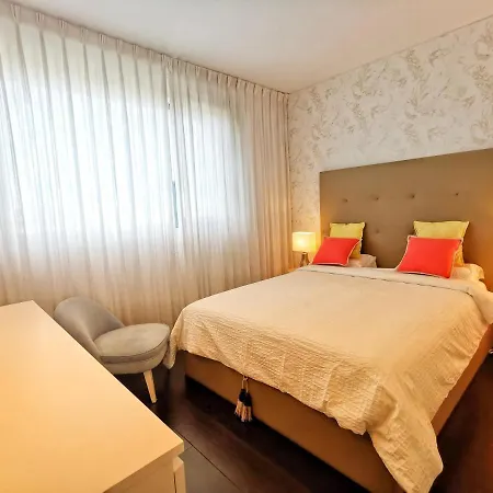 Bom Dia Parque Nacoes Lisboax Lissabon